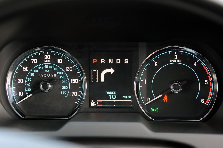  Jaguar XF 2011 года  (фото 11 из 79)